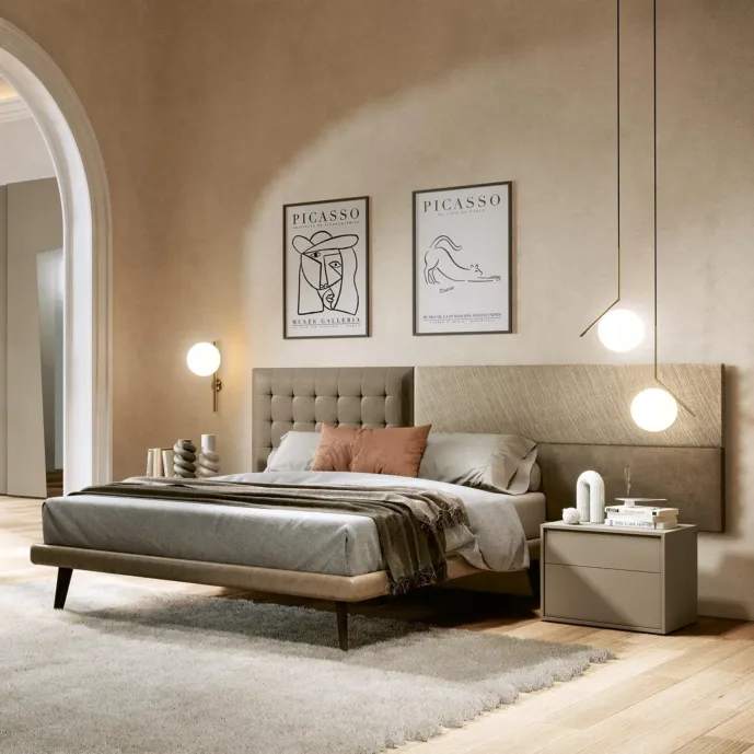 letto con testata marrone