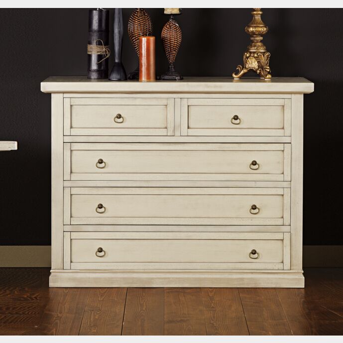 Comò classico in finitura Avorio laccato patinato