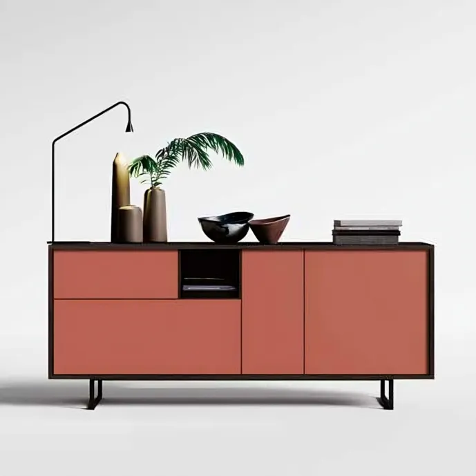 madia rossa e legno bruciato