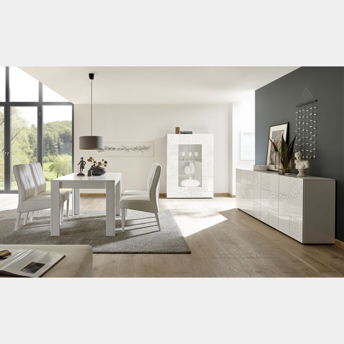 Sala completa di tavolo, madia e vetrina in bianco laccato lucido serigrafato