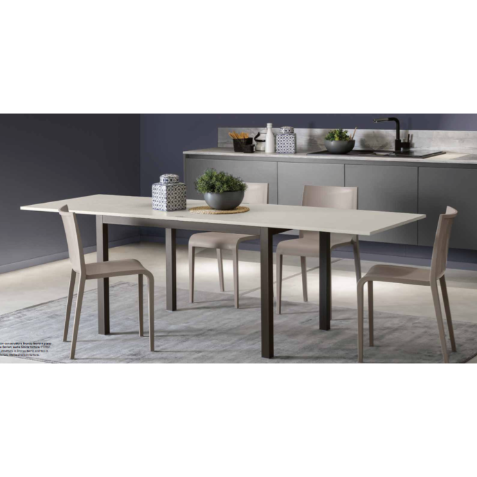 Tavolo quadrato allungabile Elton in finitura Frassino dorian e Bronzo tecno