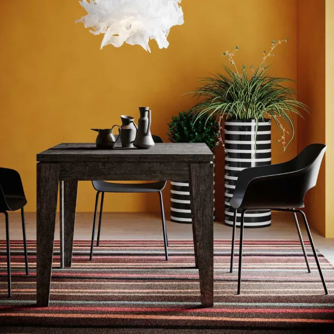 tavolo quadrato legno bruciato