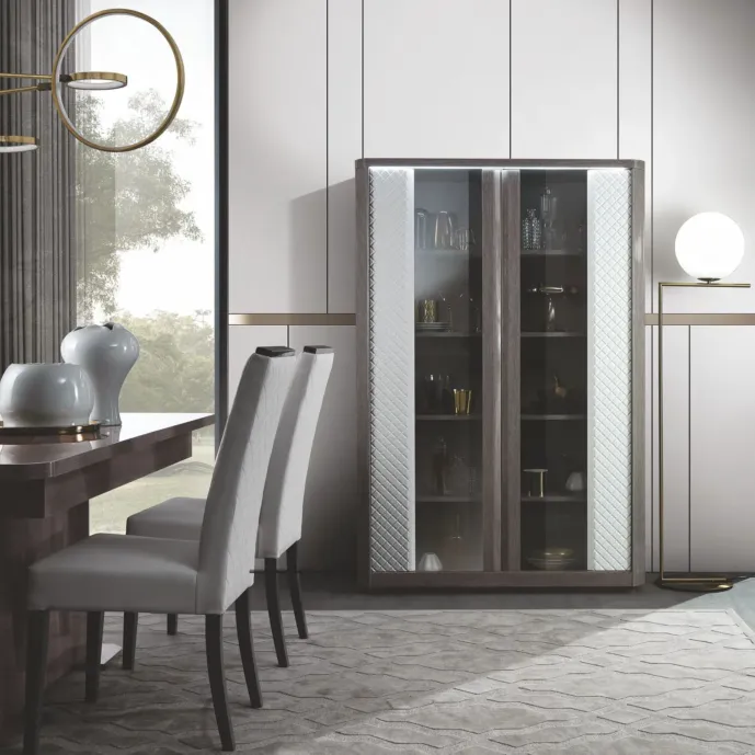 vetrina con due nate