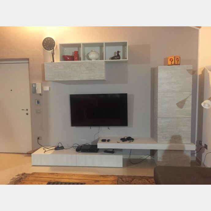 ACQUISTA ANCHE TU Parete attrezzata con apertura push pull e chiusure rallentate, Olmo e Cemento