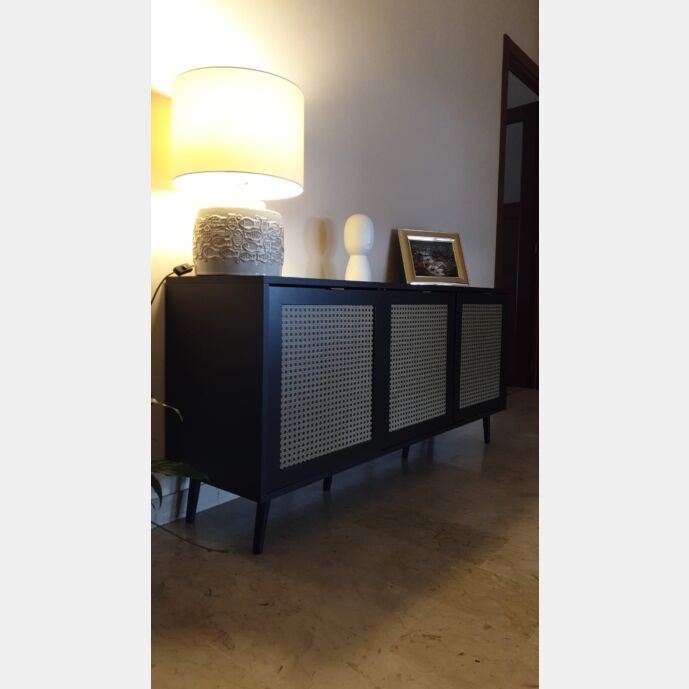 Credenza Madia moderna Arendal con 3 ante in finitura Nero opaco con dettagli Oro