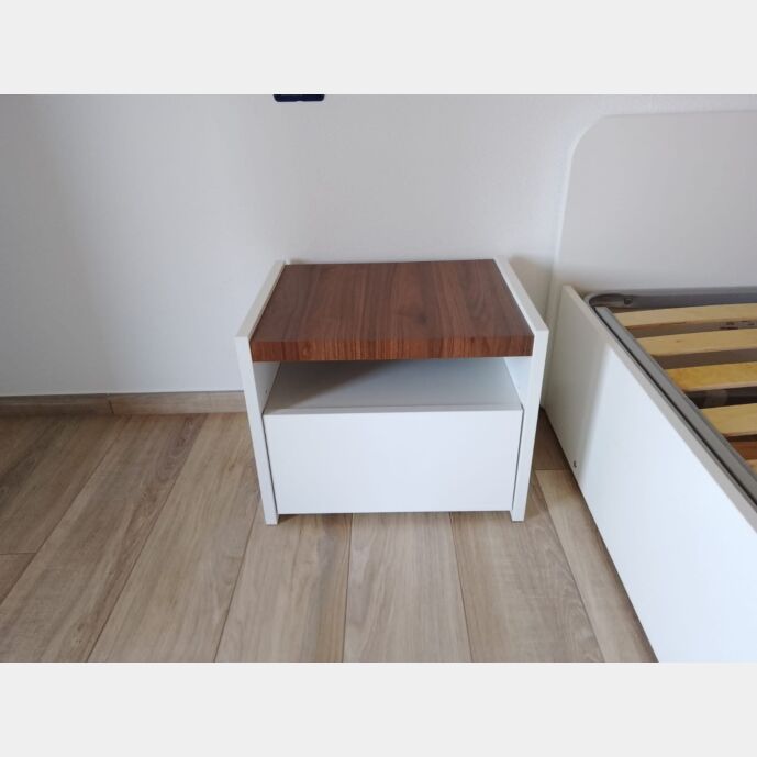 Conveniente Coppia di comodini finitura Bianco Opaco e Noce Dark, guide ammortizzate