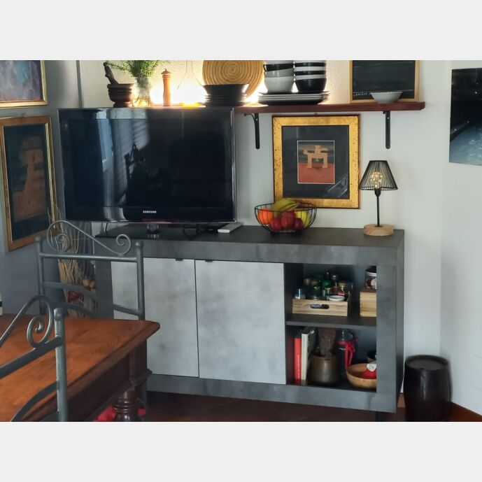 Credenza Madia moderna, 2 ante e vano a giorno con mensola, finitura Ossido e Beton