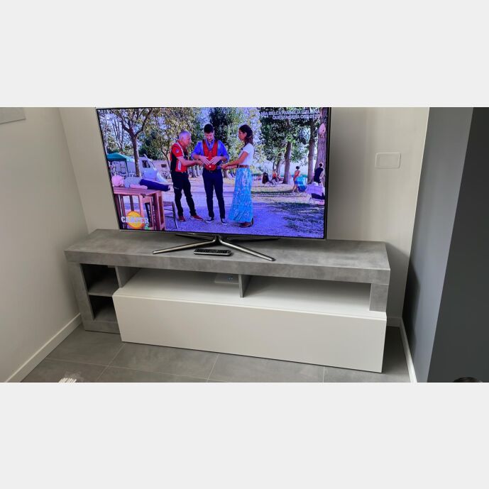 Mobile Porta Tv moderno in finitura bianco laccato lucido e Cemento
