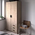 armadio con maniglie