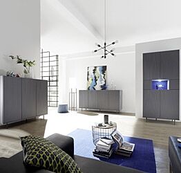 Sala completa con Madia alta, madia 3 e 4 ante con piedini, finitura grigio gessato