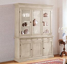 Cristalliera in legno finitura laccato avorio patinato, con 3 porte, 3 cassetti e 3 ante in vetro