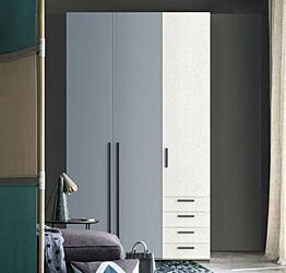 Armadio moderno L.136 a 3 ante e 4 cassetti H.257, finitura Cemento Artico e Cadaques