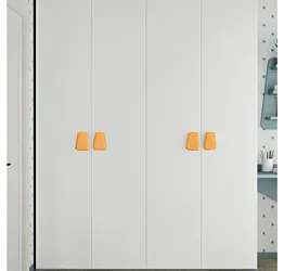 Armadio a 4 ante battenti in finitura Bianco Opaco e Miele