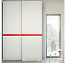 armadio bianco e rosso