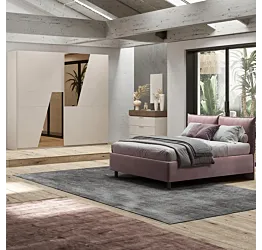 camera con letto matrimoniale rosa