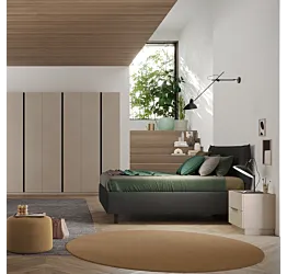 camera con 8 ante battenti