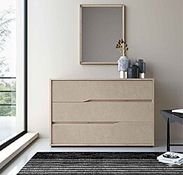 Comò 3 cassetti con maniglie a gola, finitura Argilla e Olmo natura