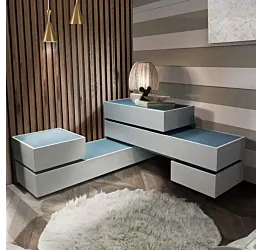 Comò angolare sfalsato, Laccato Ceruleo e Celeste Zenzero Shop