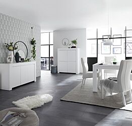 Sala di design composta da Madia alta, Madia 3 ante e Tavolo allungabile, finitura bianco opaco