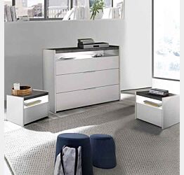 comò e comodini bianchi e ossido