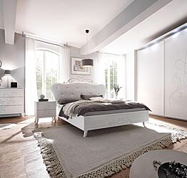 Camera completa moderno e di design, bianco con decoro