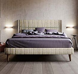 Letto matrimoniale a righe con piedini, testata retrofinita