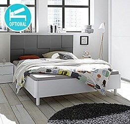 Letto bianco opaco con testiera grigio con forme geometriche 