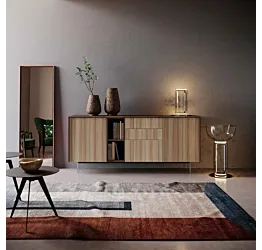 madia con piedini in plexiglass