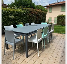 Sedie moderne disponibili in diversi colori in offerta