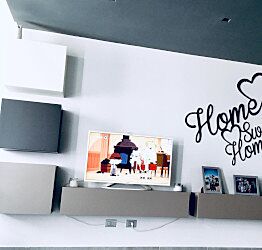 Parete attrezzata componibile con cubi e ribalte