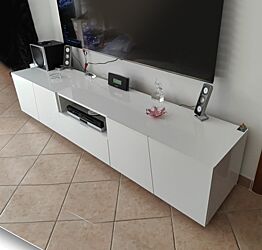 Funzionali Mobili per televisori con 4 ante e 1 cassetto in finitura bianco lucido