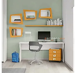 scrivania bianco opaco e arancio
