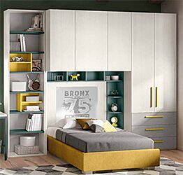 Armadio a ponte per camerette in finitura Bianco larice, Grigio seta, Giallo grano e Verde salvia