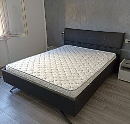Elegante Letto imbottito Titanium in ecopelle antracite