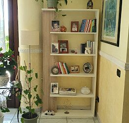 Moderna Libreria di design 5 ripiani, bianco artik e rovere canadian