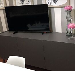Mobile Credenza Moderna, Madia di design, 3 ante, Grigio Opaco con piedini