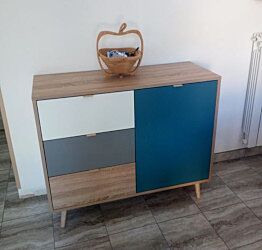 Madia Lavik stile nordico, 1 anta 3 cassetti, finitura Quercia, Bianca, Petrolio e Grigia