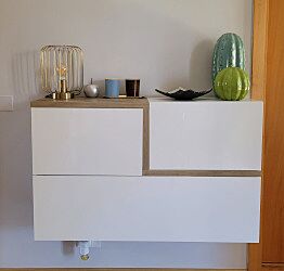 Economico Pensile sospeso con una ribalta e 2 ante in finitura Bianco lucido e Pero