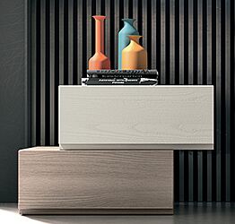Comodino particolare con 2 cassetti  di alta qualità in finitura Frassinato bianco e Olmo