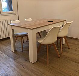 Tavolo da pranzo con piano rovere canadian e gambe bianco artik, allungabile