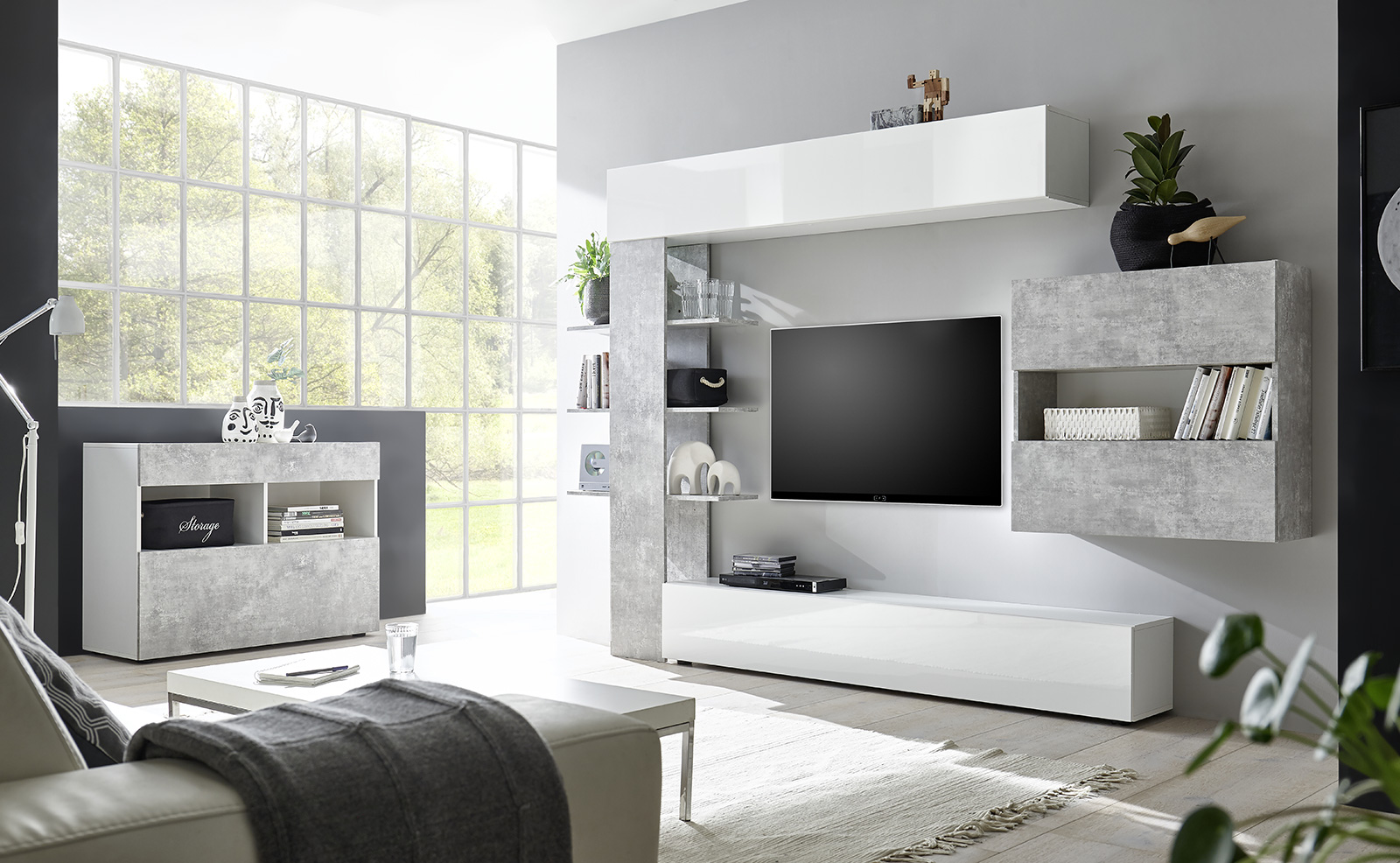 Sala moderna con parete attrezzata e madia, finitura Bianco Lucido e Beton