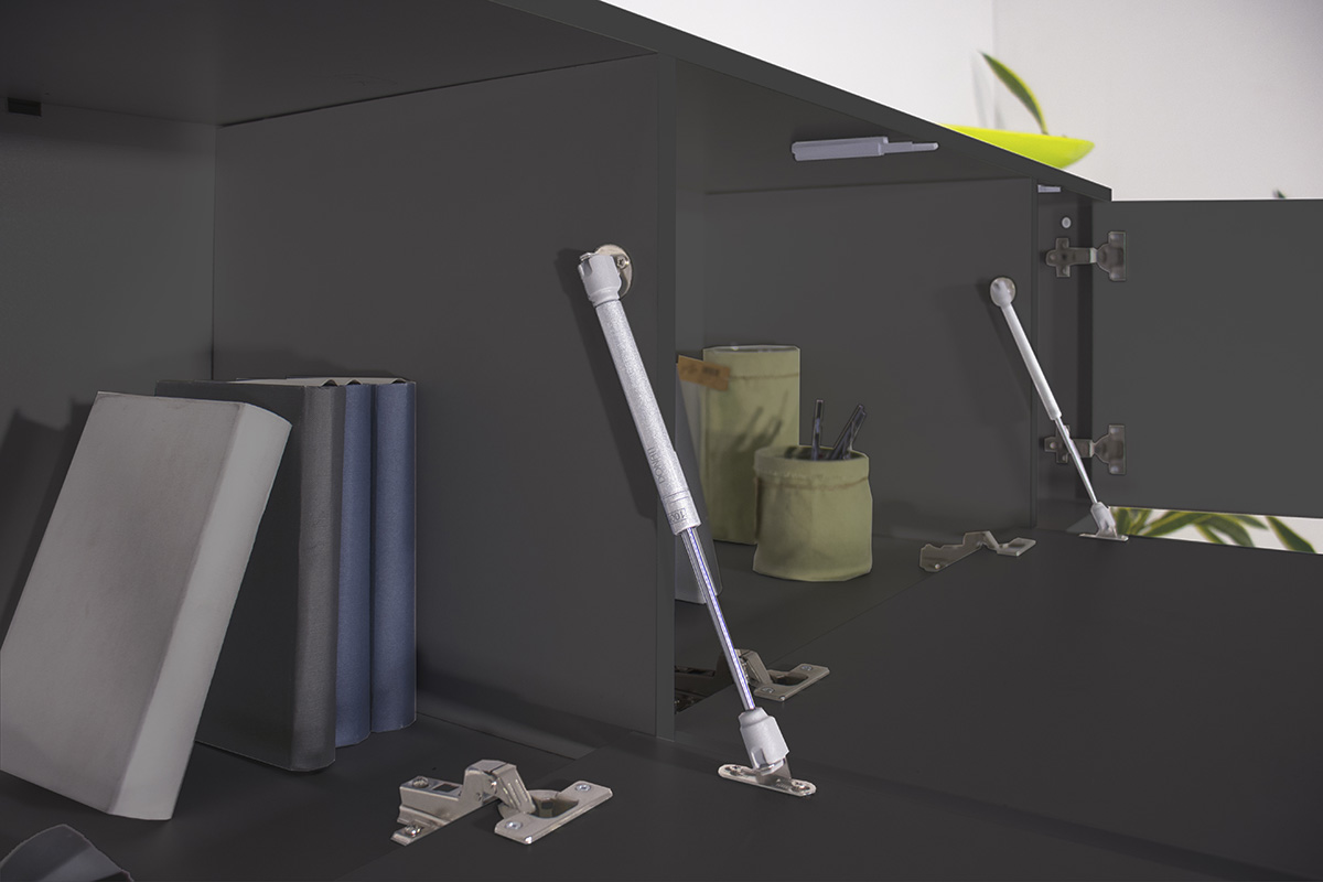 Madia di design con cinque ante a ribalta e due ante battenti, finitura laccato antracite lucido