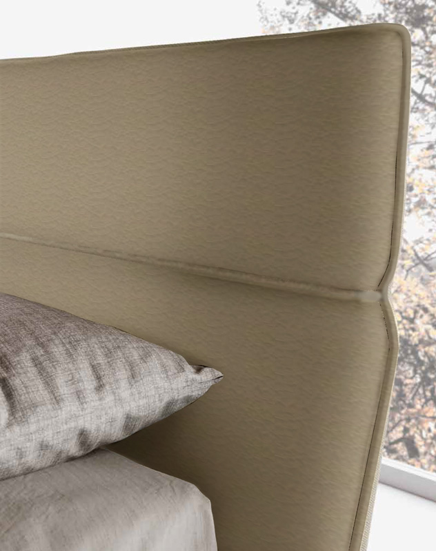 Letto matrimoniale ecopelle con testata retrofinita, finitura fango 