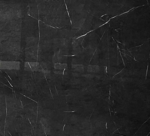 Parete attrezzata lucida con pensile, cubi e vani a giorno, finitura effetto Marmo Nero