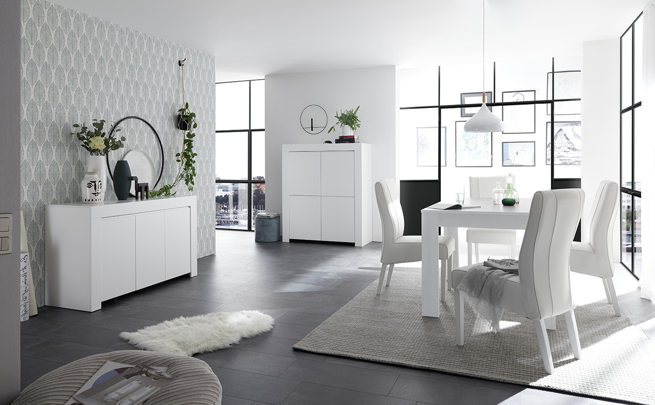 Sala di design composta da Madia alta, Madia 3 ante e Tavolo allungabile, finitura bianco opaco