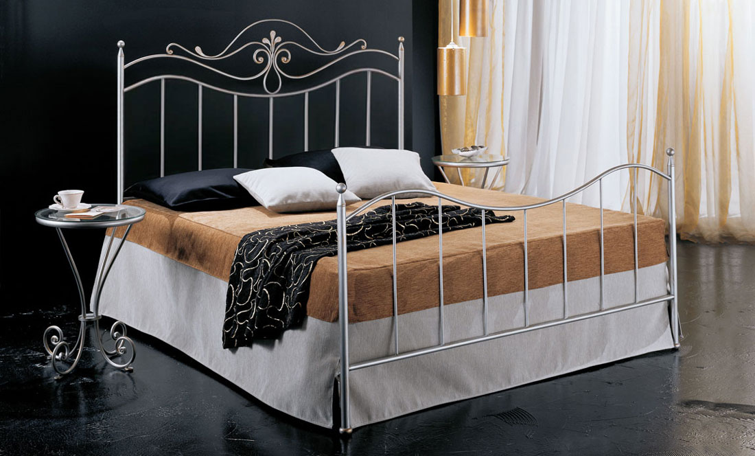 Letti matrimoniali in ferro battuto economici, letto Remus in Argento satinato