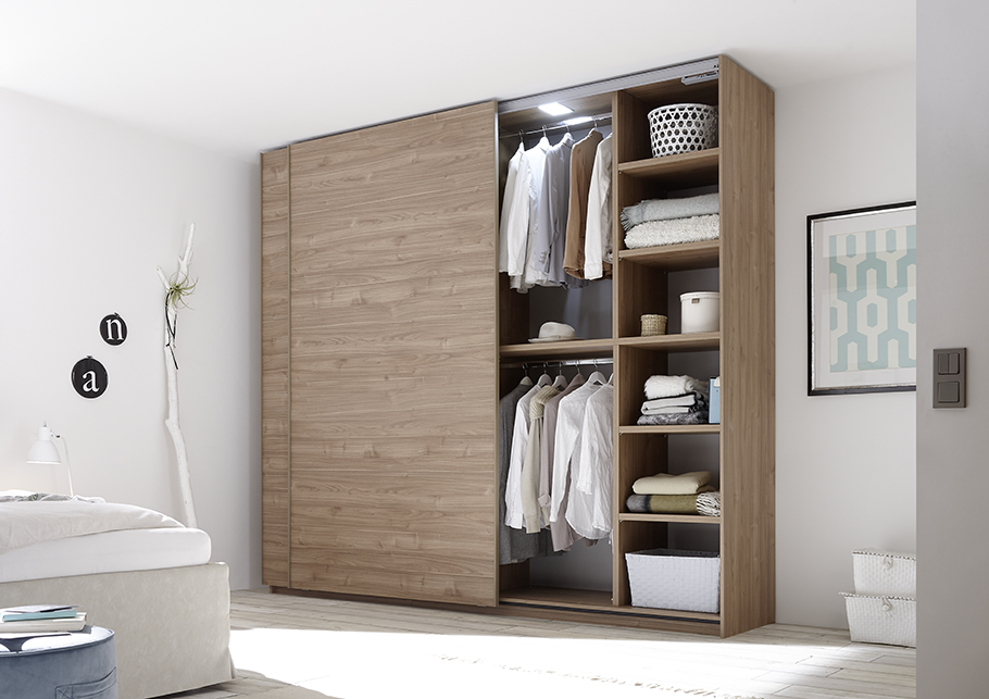 Armadio 2 ante scorrevoli scontato, tutto in finitura Noce Stelvio