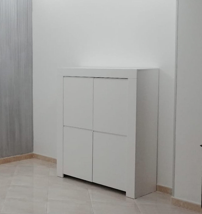 ACQUISTA ANCHE TU Madia alta laccata bianco opaco a 4 ante e maniglia a gola