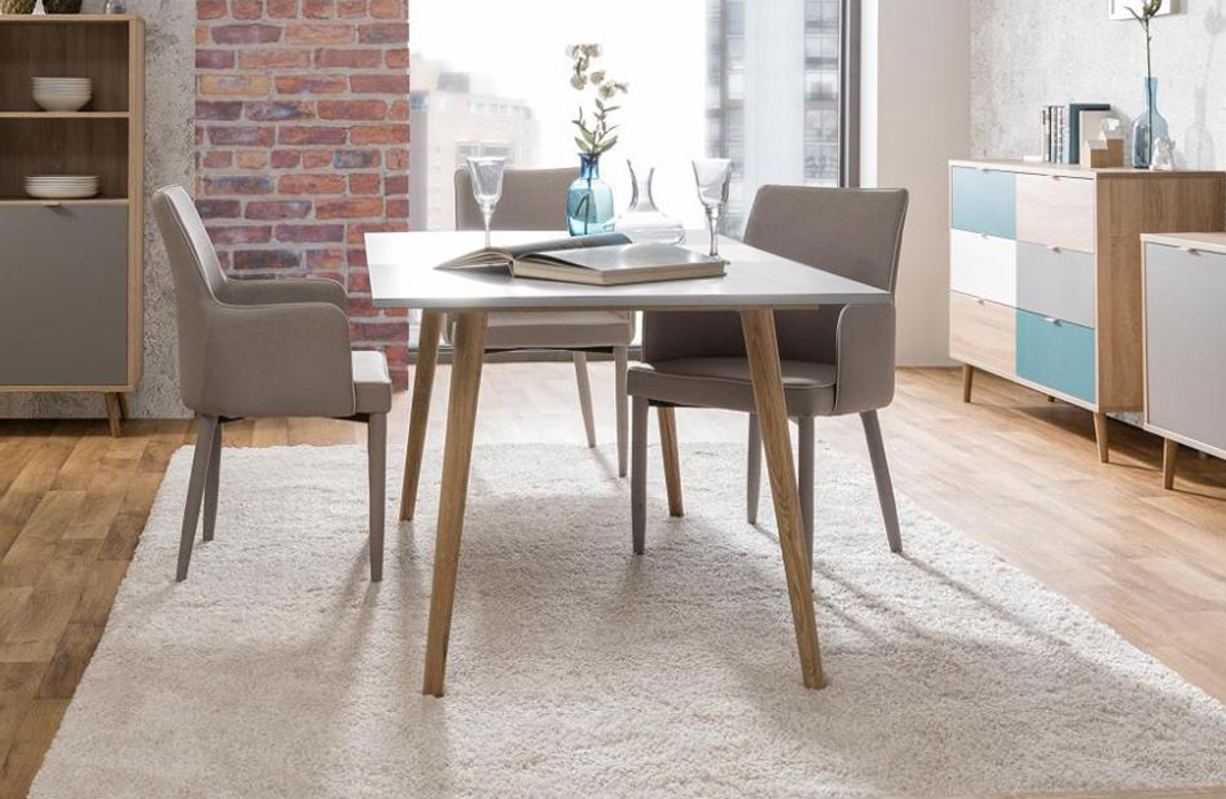 Tavolo di design con gambe in legno in Quercia e piano Bianco