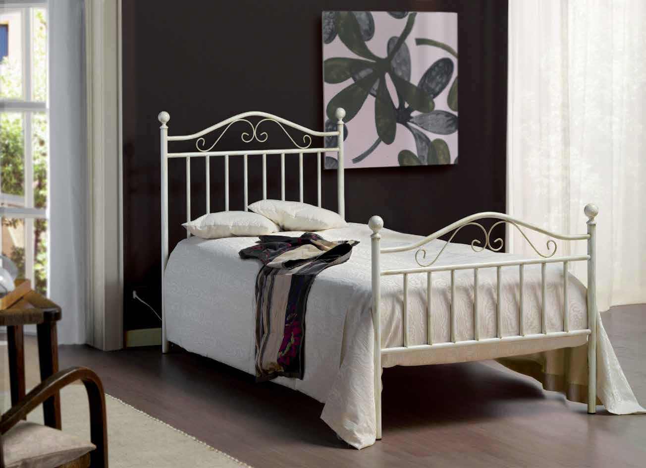 Letto Charpentier in tubolare di ferro con pomoli, singolo, colore bianco anticato oro, made in Italy